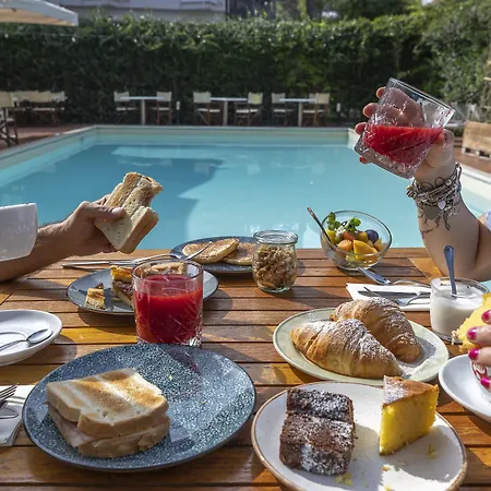 호텔 La Tavernetta 3*