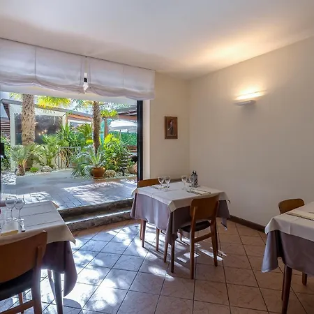 La Tavernetta 3* מרינה רומיאה